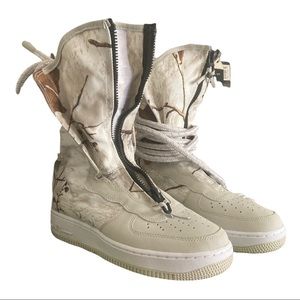 Nike Air Force 1 SF High in "light bone"